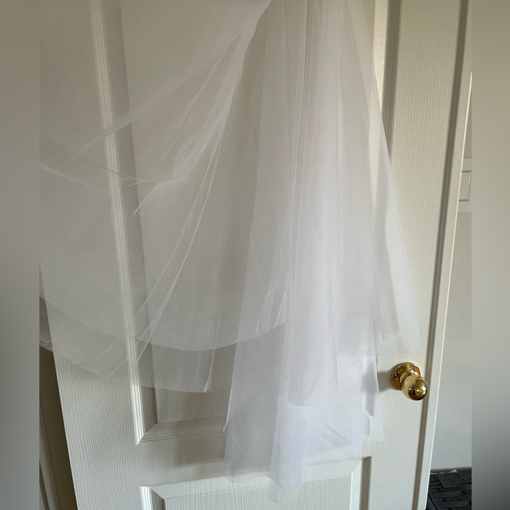White Fingertip Wedding Veil with Blusher - Picture 4 of 10